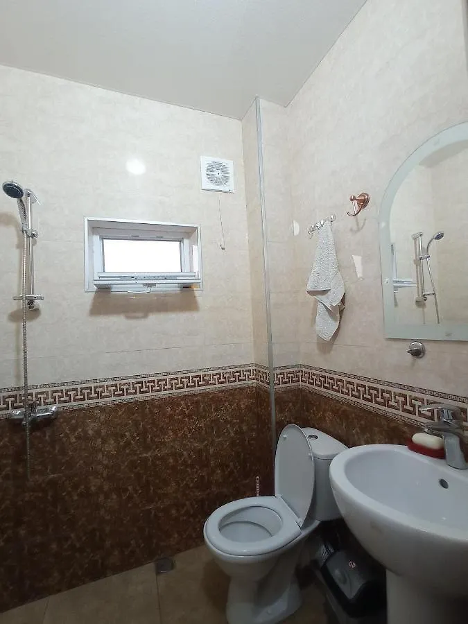 Lazare'S Guest House Batumi